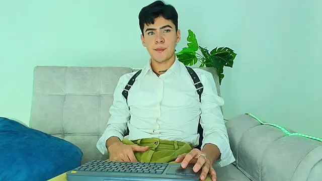 CamiiGuzmanX online show from September 2025 08:58:02 PM