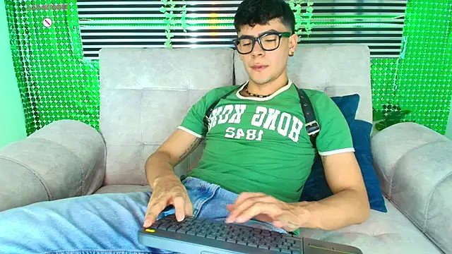 CamiiGuzmanX online show from March 2026 09:26:01 PM