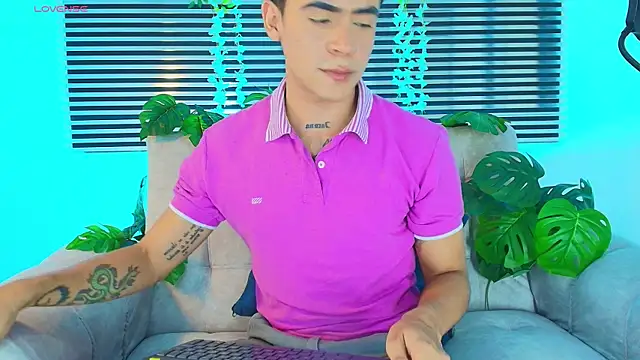 CamiiGuzmanX online show from June 2026 08:32:01 PM