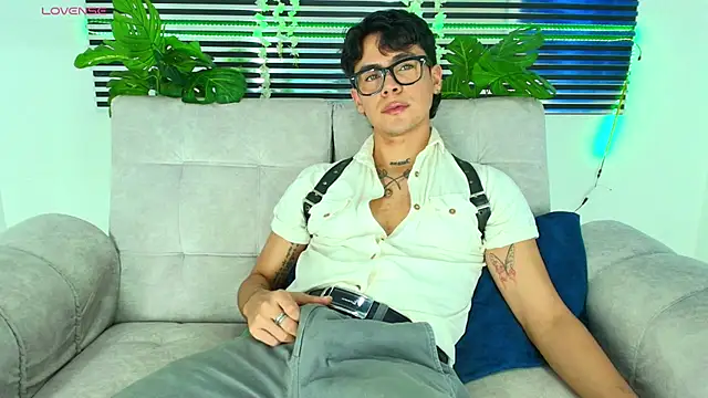 CamiiGuzmanX online show from February 2026 07:42:02 PM