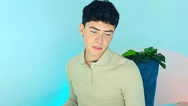 CamiiGuzmanX online show from November 2025 08:31:01 PM