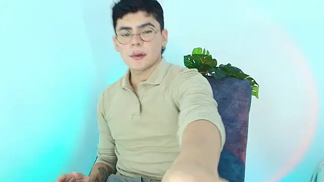 CamiiGuzmanX online show from October 2025 08:29:01 PM