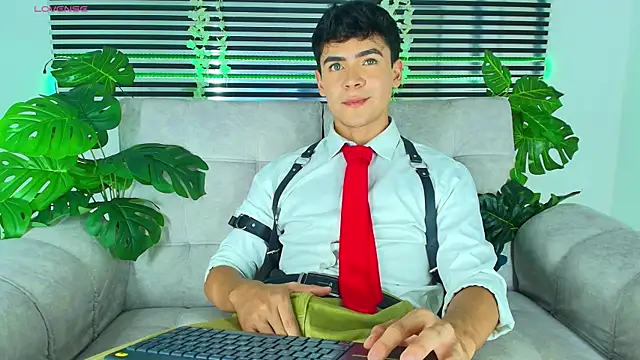 CamiiGuzmanX online show from April 2026 09:40:02 PM