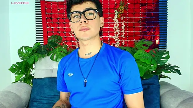 CamiiGuzmanX online show from February 2026 08:41:02 PM