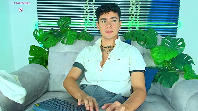 CamiiGuzmanX online show from March 2026 05:09:02 PM