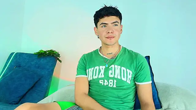 CamiiGuzmanX online show from November 2025 07:47:01 PM