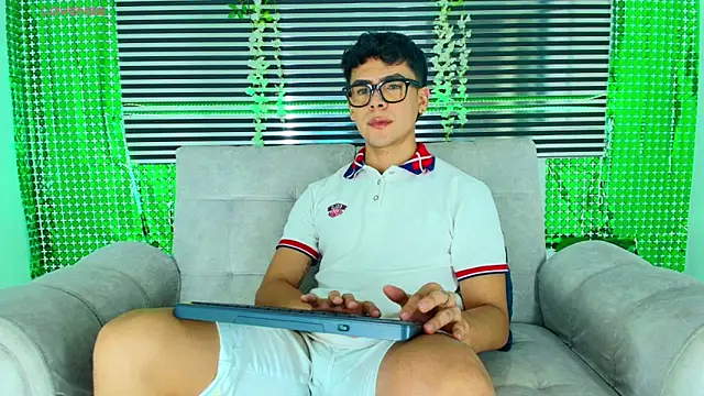 CamiiGuzmanX online show from March 2026 08:52:02 PM