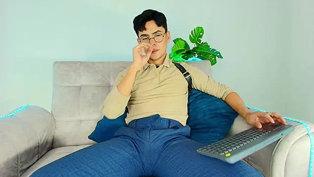 CamiiGuzmanX online show from September 2025 07:53:02 PM