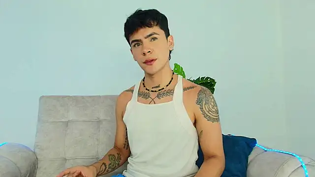 CamiiGuzmanX online show from October 2025 07:39:02 PM
