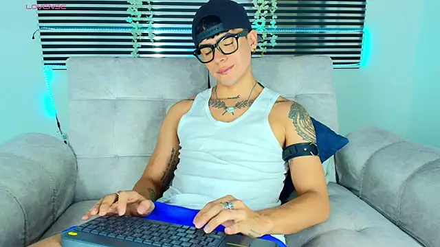 CamiiGuzmanX online show from March 2026 07:38:01 PM