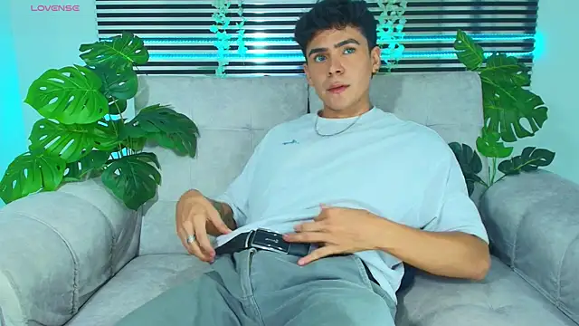 CamiiGuzmanX online show from April 2026 11:39:02 PM