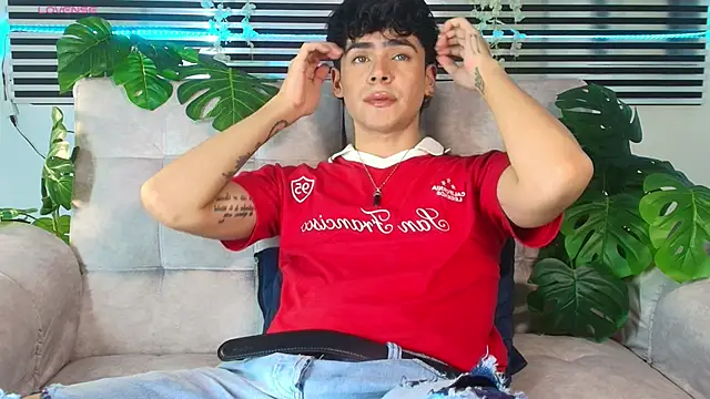 CamiiGuzmanX online show from May 2026 09:23:02 PM