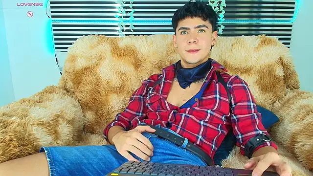 CamiiGuzmanX online show from May 2026 07:50:01 PM