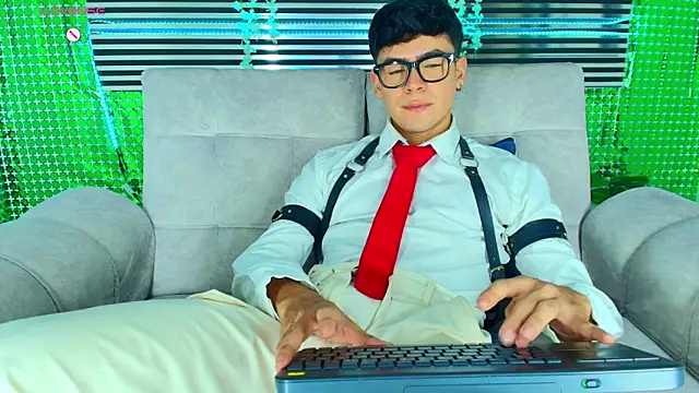 CamiiGuzmanX online show from March 2026 09:38:02 PM