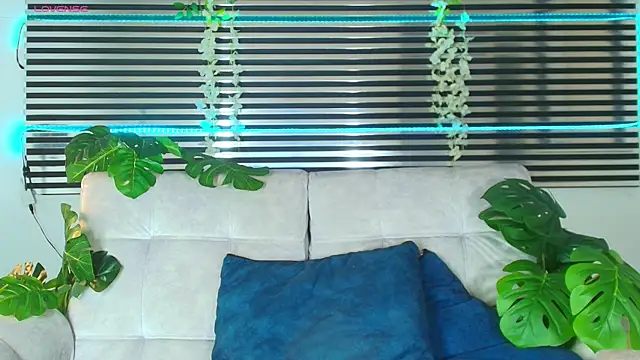 CamiiGuzmanX online show from May 2026 04:23:01 PM