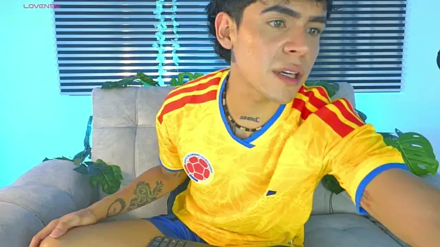 CamiiGuzmanX online show from June 2026 08:19:02 PM