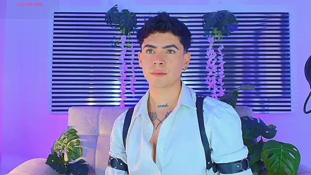 CamiiGuzmanX online show from June 2026 08:25:02 PM