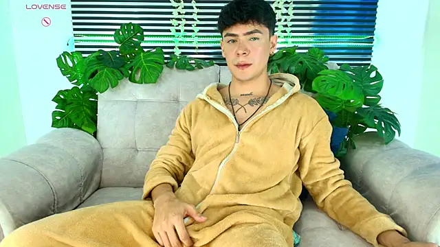 CamiiGuzmanX online show from March 2026 09:31:02 PM