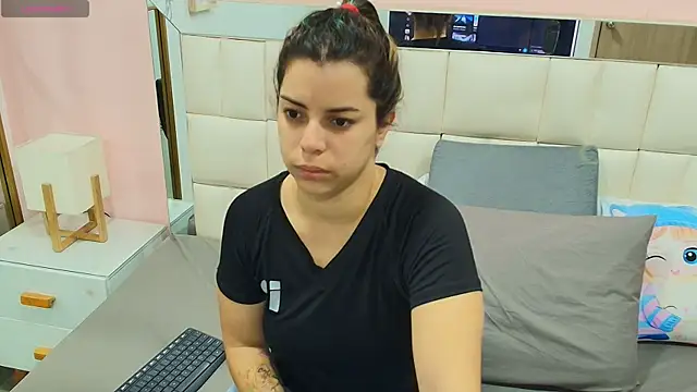 gisell gomez online show from December 2025 12:09:02 PM