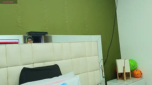 gisell gomez online show from October 2025 12:05:02 PM