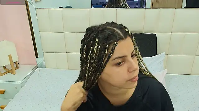 gisell gomez online show from December 2025 12:40:01 PM