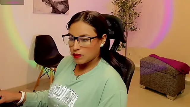 Cameroon-Diaz online show from October 2025 01:56:02 PM