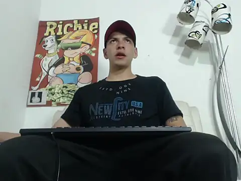 Thomasjons  online show from November 2025 02:37:01 AM