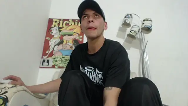 Thomasjons  online show from December 2025 03:44:02 AM