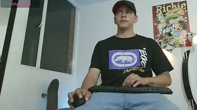 Snapshot of Thomasjons_ chatting on June 2026 02:24:02 AM Thomasjons online show from June 2026 02:24:02 AM