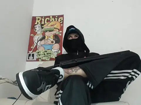 Thomasjons  online show from November 2025 12:47:01 AM