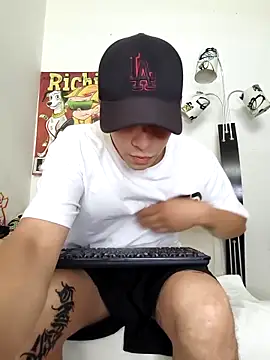 Thomasjons  online show from February 2026 06:30:02 PM