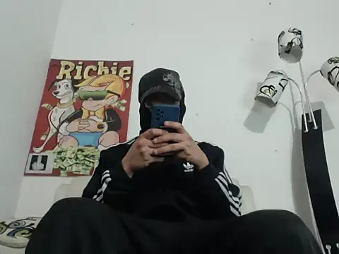 Thomasjons  online show from November 2025 02:14:02 AM