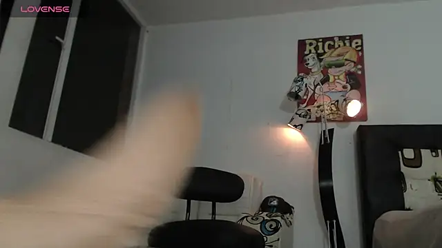 Thomasjons  online show from May 2026 04:30:01 AM
