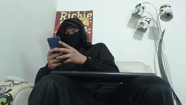 Thomasjons  online show from December 2025 06:25:02 AM