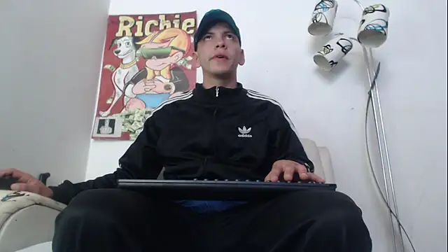 Thomasjons  online show from February 2026 06:37:02 PM