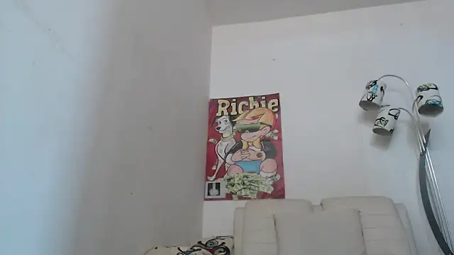 Thomasjons  online show from December 2025 06:20:01 PM