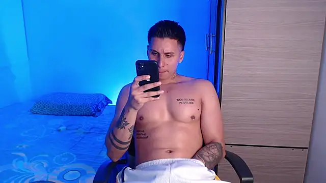 Snapshot of valentinosex1 chatting on November 2025 10:32:01 PM valentinosex1 online show from November 2025 10:32:01 PM