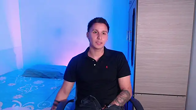 Snapshot of valentinosex1 chatting on September 2025 09:21:02 PM valentinosex1 online show from September 2025 09:21:02 PM