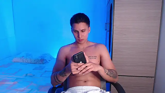 Snapshot of valentinosex1 chatting on October 2025 11:28:01 PM valentinosex1 online show from October 2025 11:28:01 PM