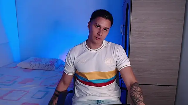 Snapshot of valentinosex1 chatting on October 2025 09:48:02 PM valentinosex1 online show from October 2025 09:48:02 PM