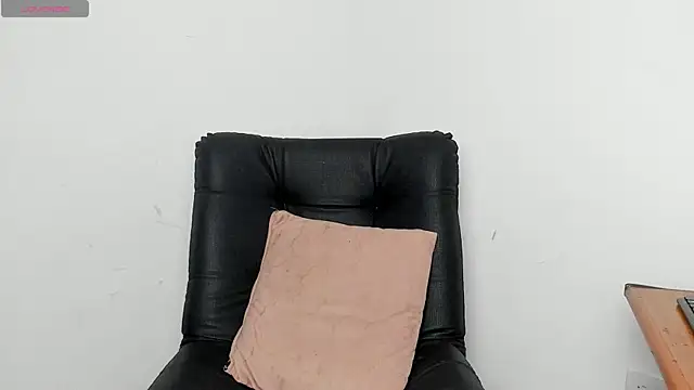 axel davis  online show from December 2025 01:38:02 AM