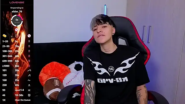 imlaiaaa online show from December 2025 10:21:02 PM