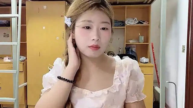 xiaoyan1314 online show from September 2025 04:44:01 AM