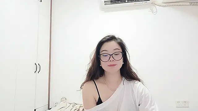 xiaoyan1314 online show from November 2025 04:40:01 PM