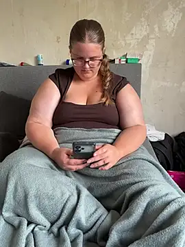 Snapshot of CurvyPaar2 chatting on July 2026 06:32:02 PM CurvyPaar2 online show from July 2026 06:32:02 PM