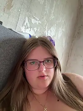 Snapshot of CurvyPaar2 chatting on May 2026 03:49:02 PM CurvyPaar2 online show from May 2026 03:49:02 PM
