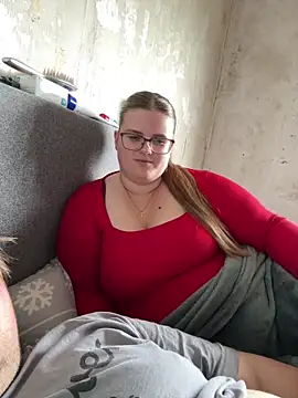 Snapshot of CurvyPaar2 chatting on April 2026 02:18:01 PM CurvyPaar2 online show from April 2026 02:18:01 PM
