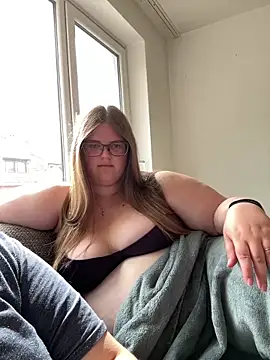 Snapshot of CurvyPaar2 chatting on May 2026 02:03:01 PM CurvyPaar2 online show from May 2026 02:03:01 PM