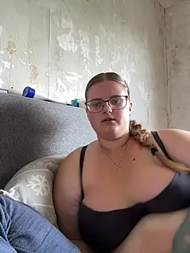 Snapshot of CurvyPaar2 chatting on June 2026 12:27:02 PM CurvyPaar2 online show from June 2026 12:27:02 PM