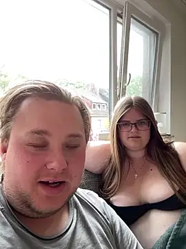 Snapshot of CurvyPaar2 chatting on May 2026 04:04:02 PM CurvyPaar2 online show from May 2026 04:04:02 PM